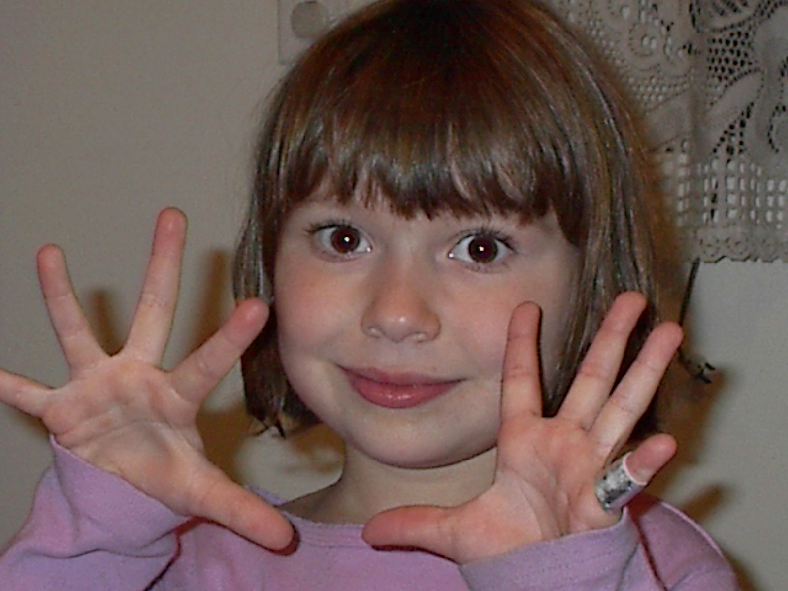 A photo of five-year old Julia Kaback holding up ten fingers