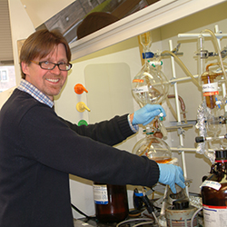 Timo Ovaska, the Hans and Ella McCollum ’21 Vahlteich Professor of Chemistry at Connecticut College, at work in his lab.
