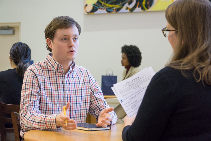 A student meets one-on-one with an alumni adviser at Fast Forward