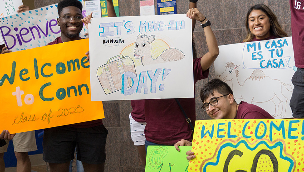 Students welcome the Class of 2023 with colorful signs.
