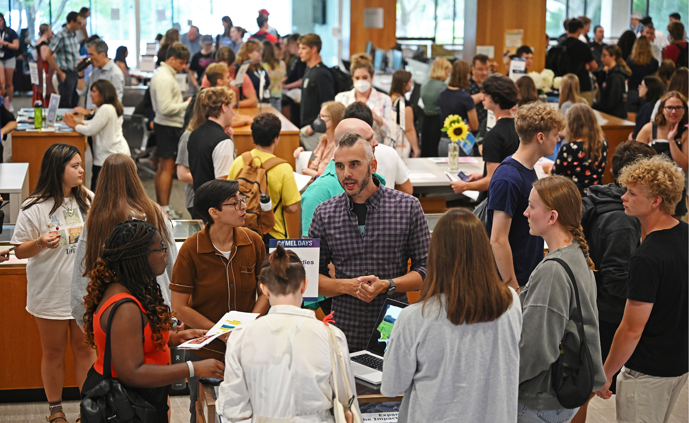 Frst year students talk with faculty members at the Academic Fair at Welcome Weekend.