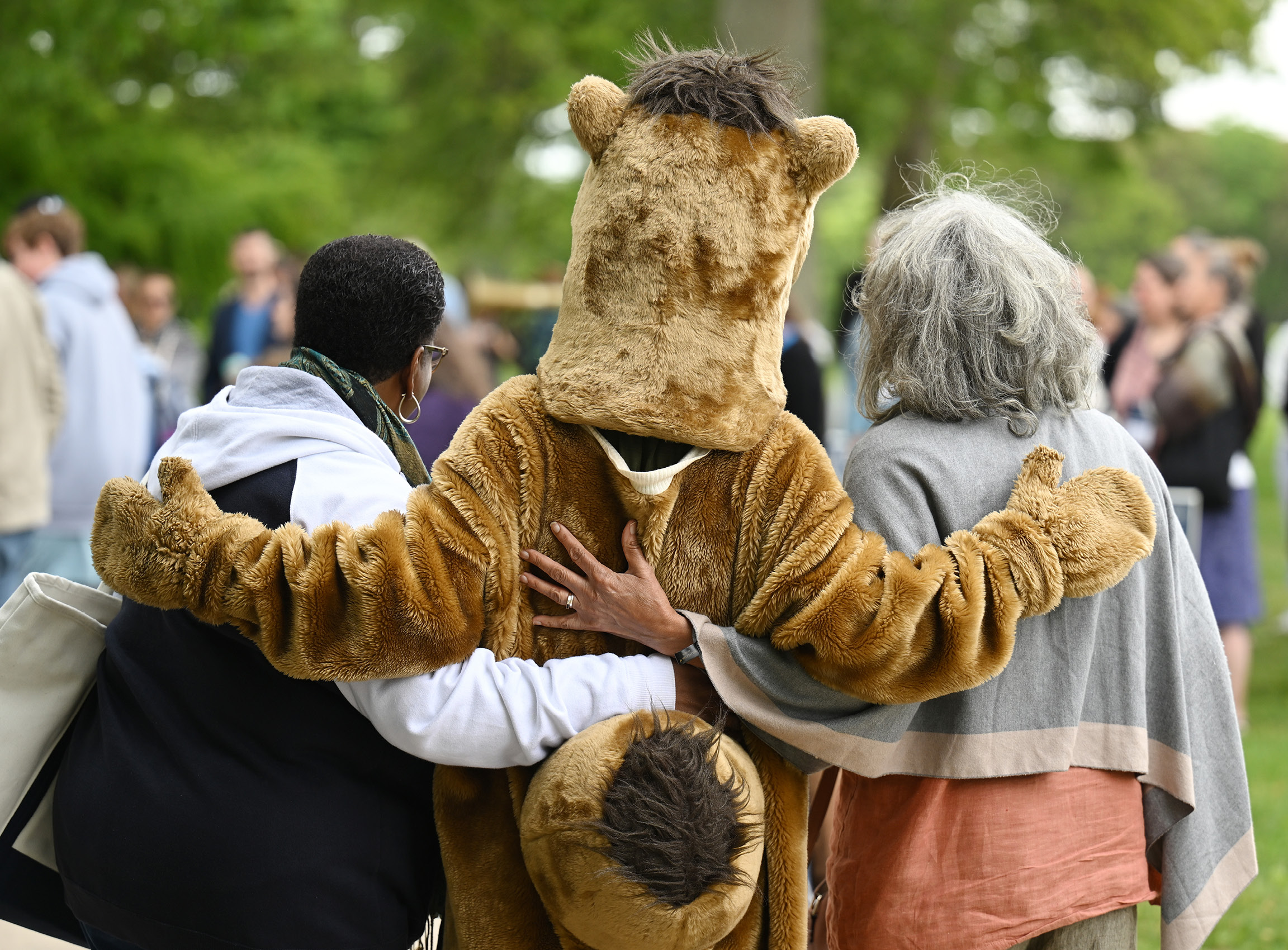 The camel mascot arm-in-arms with alums at Reunion.